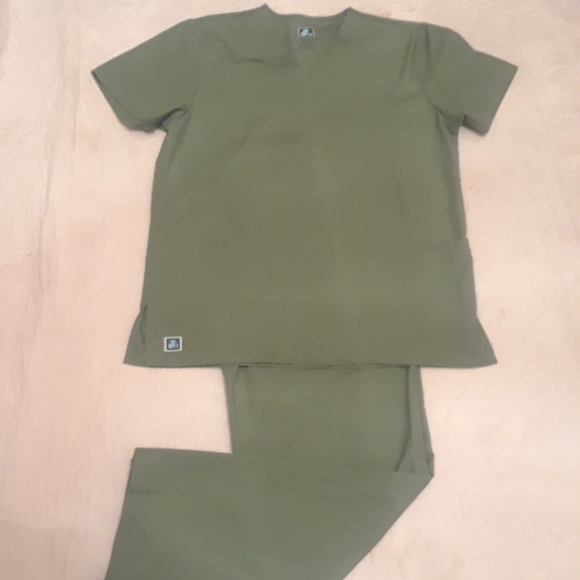 Adar Other - Adar scrub set.